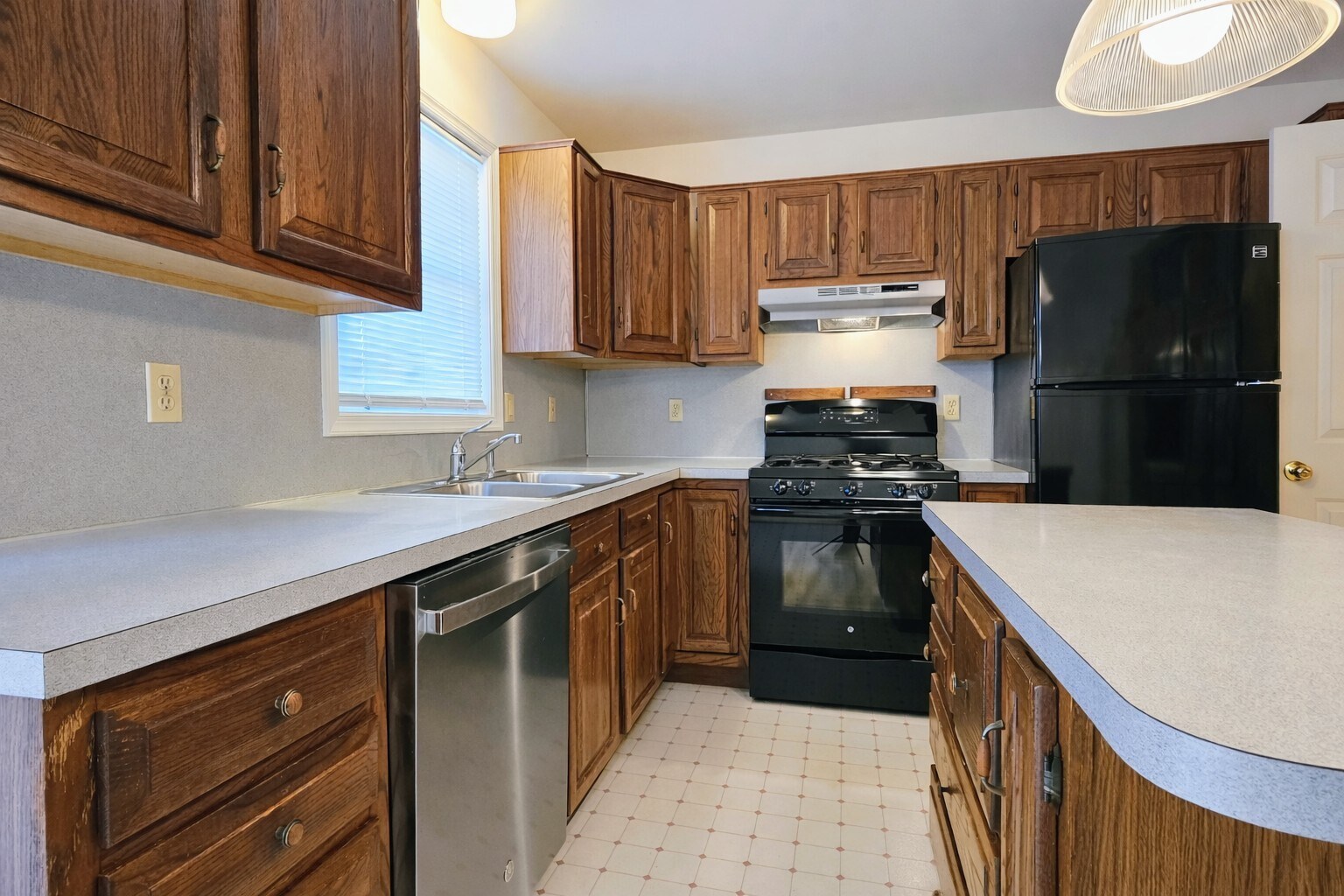 Building Photo - 83 Brookfield Rd