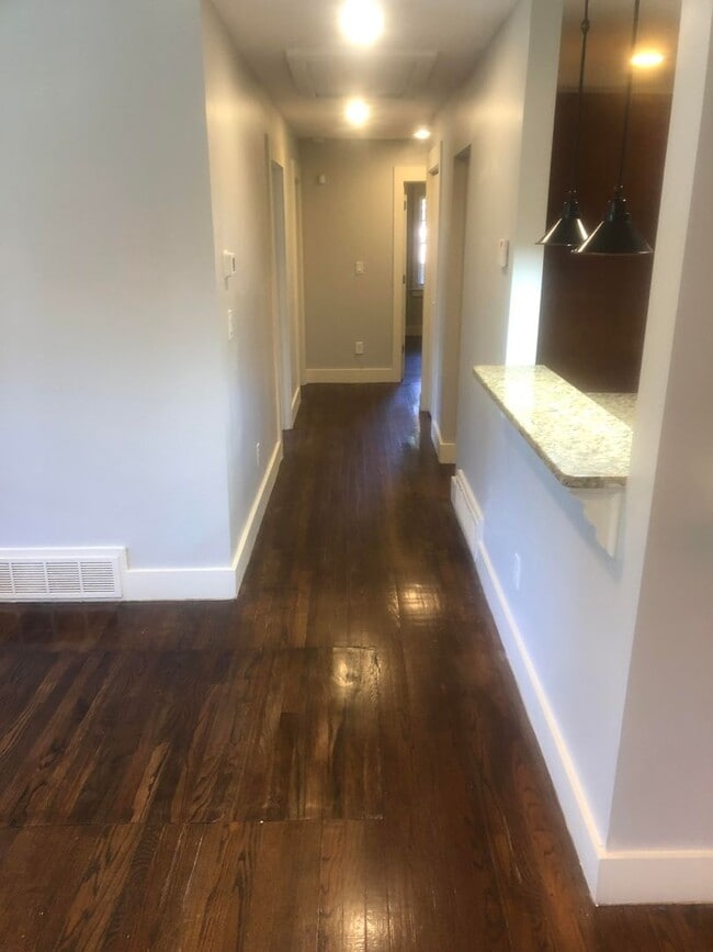 Building Photo - 3 Bed, 2 Bath Home Near Atlanta