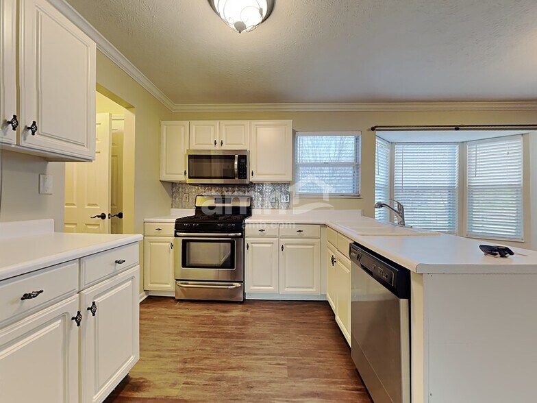 Building Photo - 1232 Ben Avon