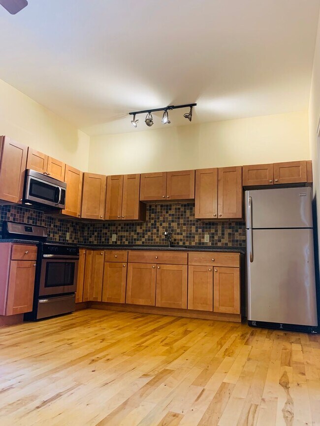 Building Photo - 51 N Champlain St