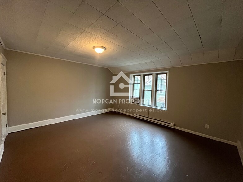 Building Photo - 300 S 12th St