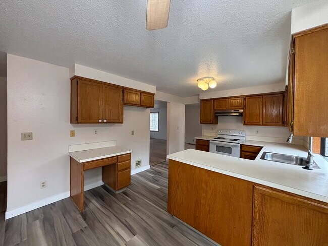 Building Photo - 7050 SW 174th Ave