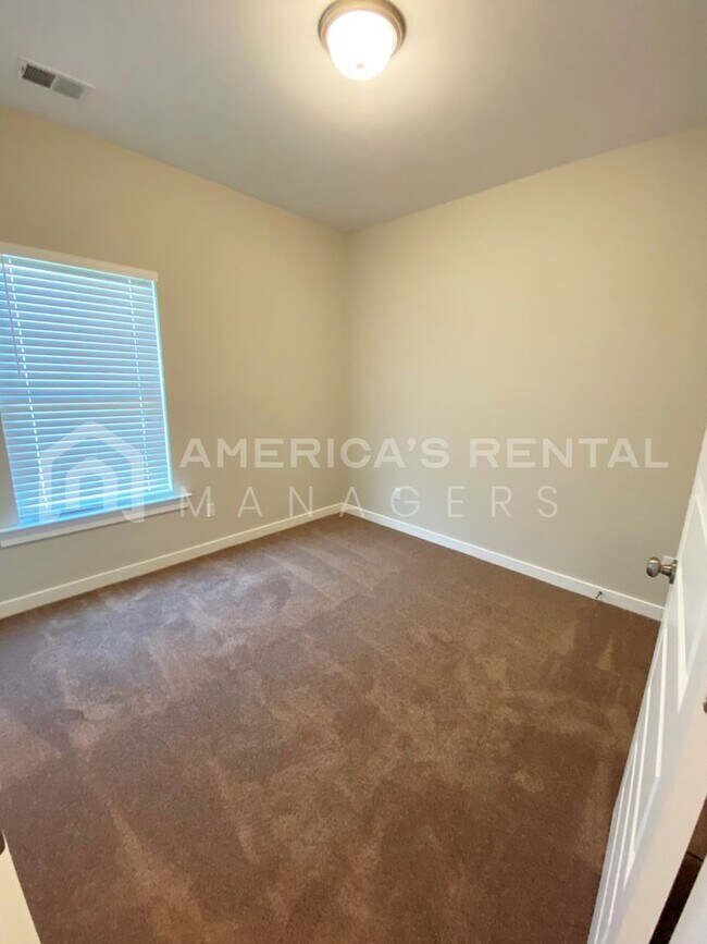 Building Photo - 105 Ballington Wy