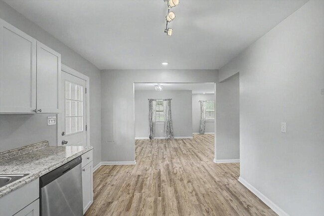 Building Photo - 2204 Mason Dr