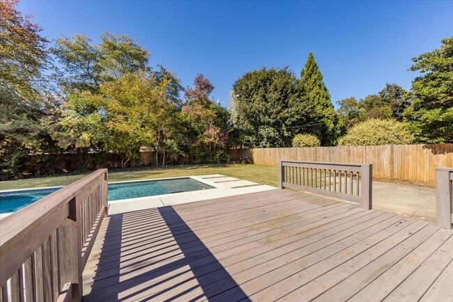 Building Photo - 5400 Farmbrook Dr