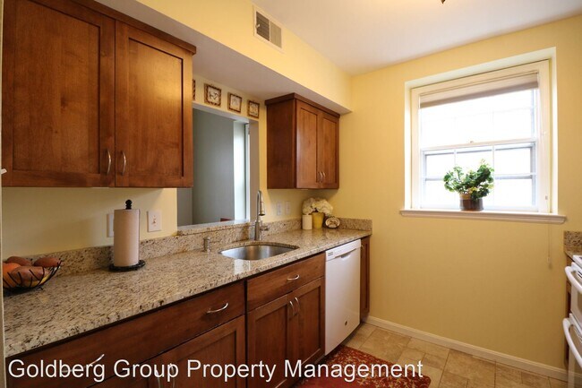 Building Photo - 2 br, 1 bath House - 3800 39th Street NW #...