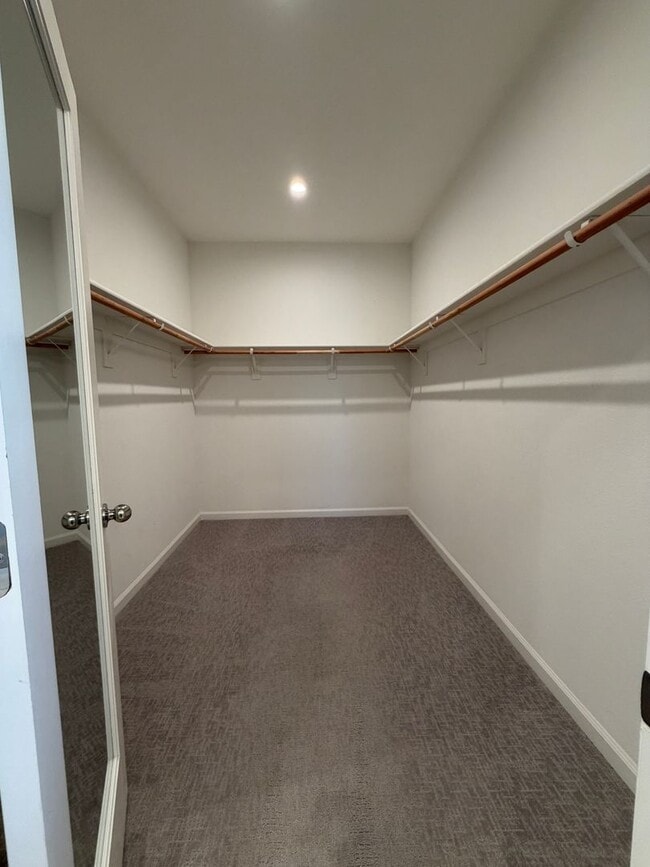 Building Photo - 700 Apricot Cir