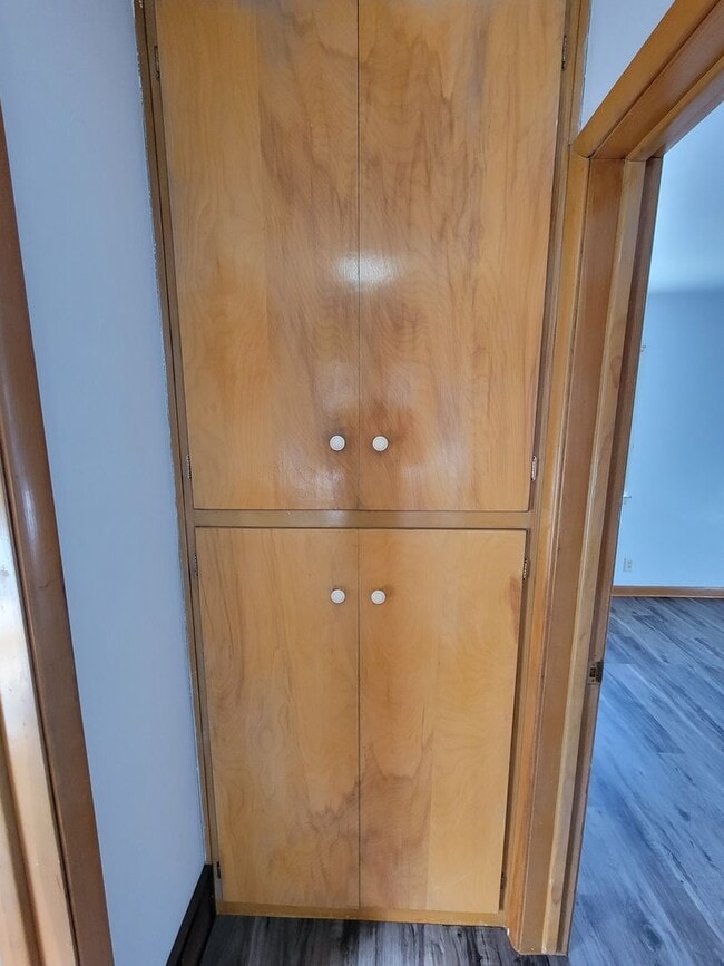 Building Photo - 3 Bedroom House with Large Garage