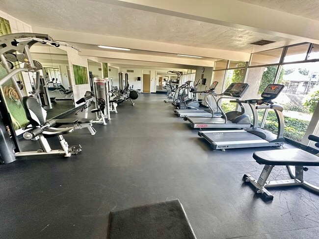 Building Photo - Beautiful condo in resort community