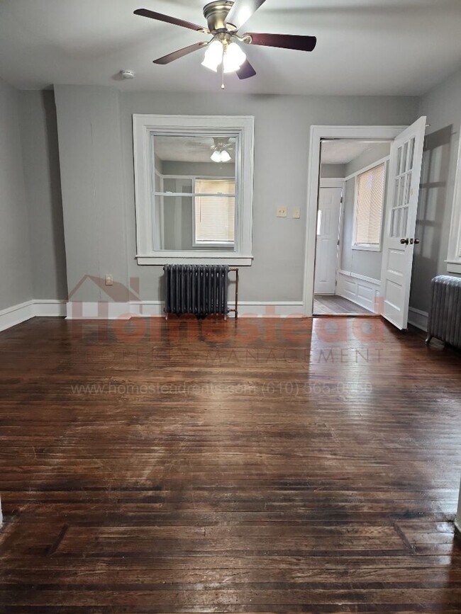 Building Photo - 5 BEDROOM HOME FOR RENT IN COLLINGDALE!