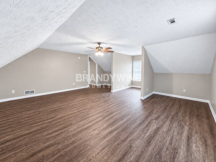 Building Photo - 25 Lake Charles Way