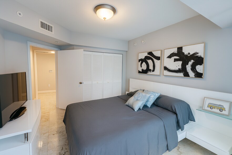 Building Photo - 41 SE 5th St