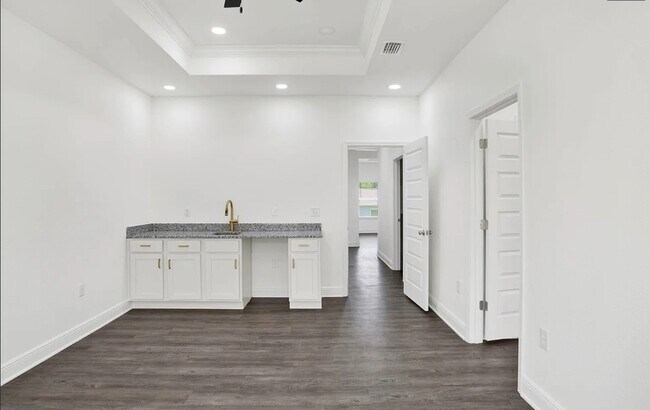 Building Photo - 30872 Semper Dr