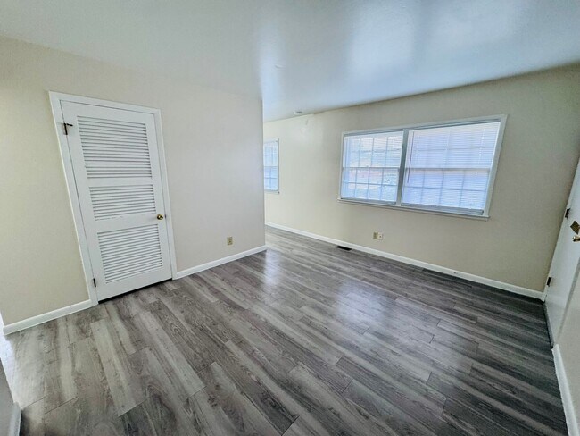 Building Photo - 1609 Orchard St