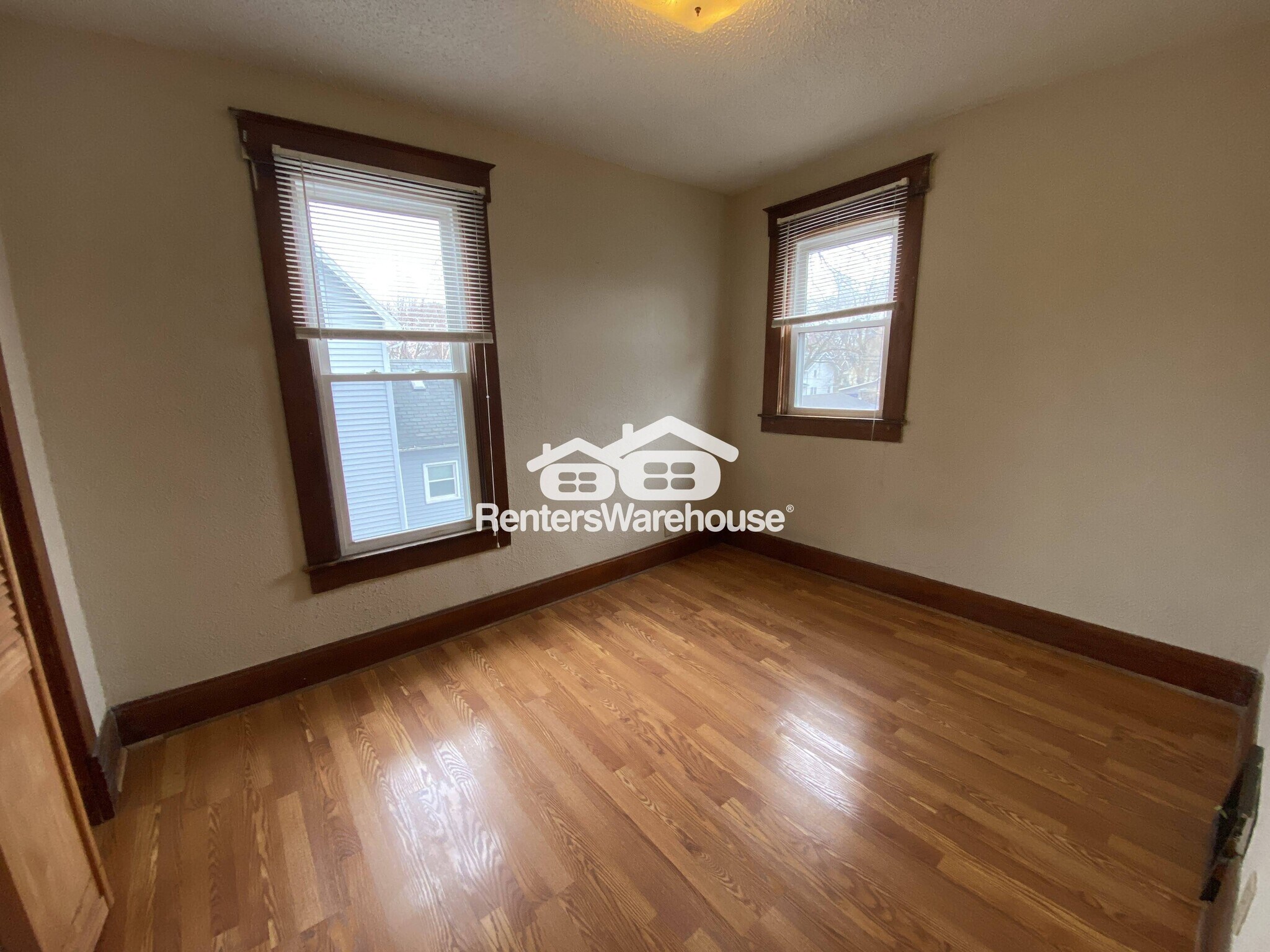 Building Photo - 416 8th St