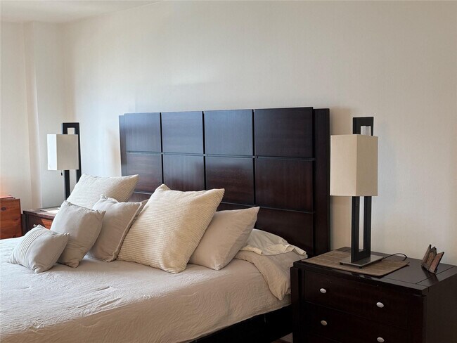 Building Photo - 5000 N Ocean Blvd