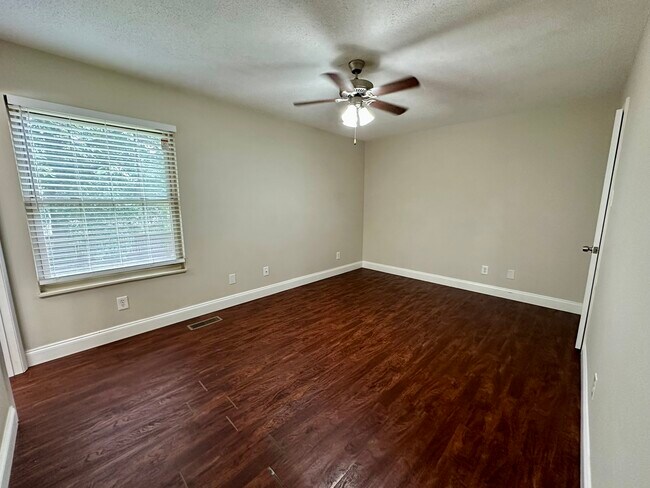 Building Photo - 1812 Sedgewick Dr