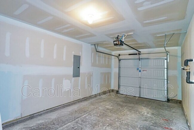 Building Photo - 321 Long Grove Ln