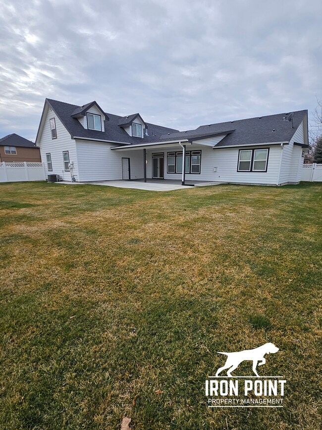 Building Photo - 3bed/3bath in sought after Nampa neighborhood w/3 car garage and large bonus room.