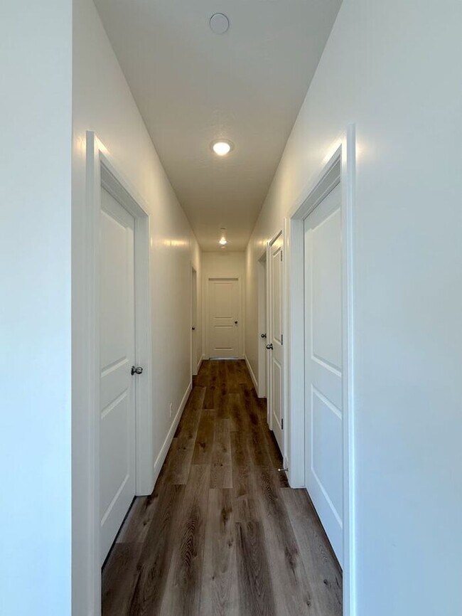 Building Photo - Desert Color Condo 3 bd, 2 bt, 1 Car Garage