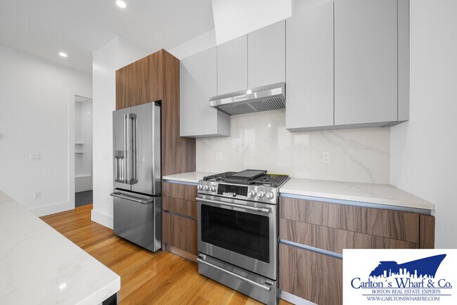 Building Photo - 218 Old Colony Ave