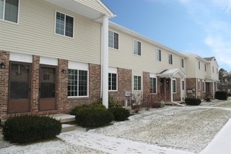 Building Photo - Pine Run Place Apartments and Townhomes