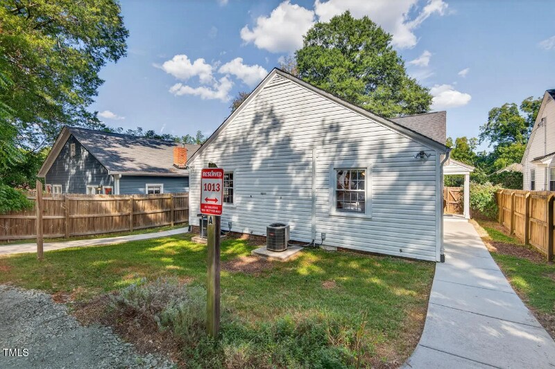 Building Photo - 1013 N Buchanan Blvd