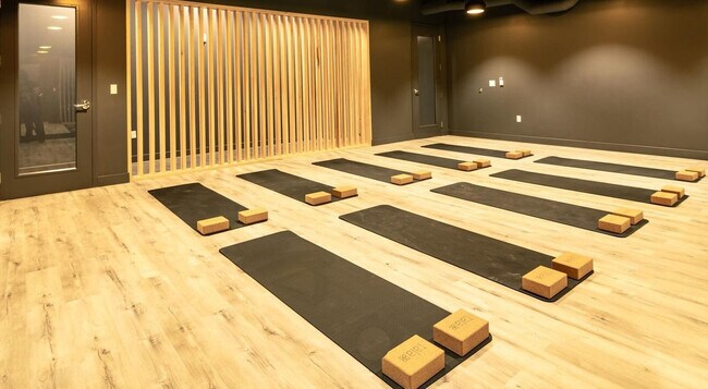 Building Photo - 385 S 400 E