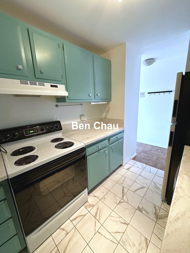 Building Photo - 1105 Massachusetts Ave