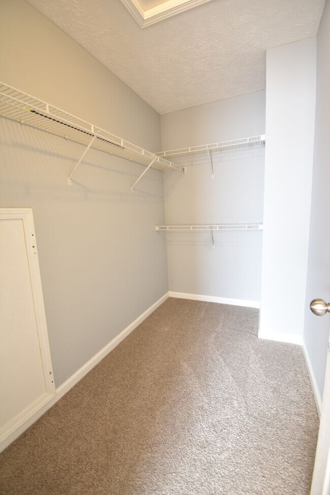 Building Photo - 3 BEDROOM 2 BATHROOM - PETS CONSIDERED