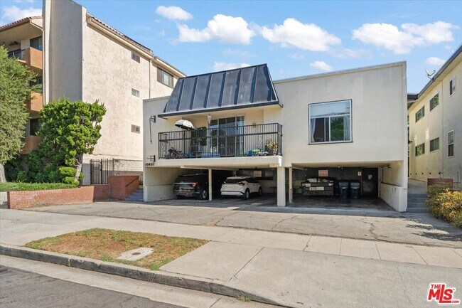 Building Photo - 10657 Holman Ave