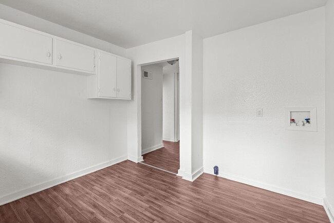 Building Photo - Charming and Newly Renovated 3 Bedroom 1 B...