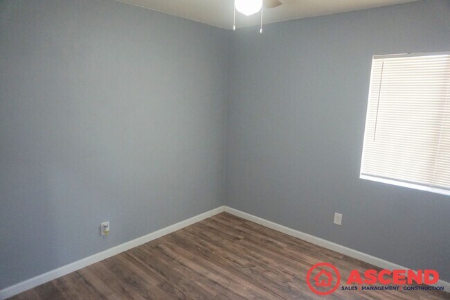 Building Photo - Delightful Home Near South High School!