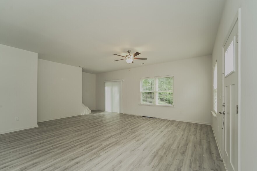Building Photo - 7121 Plott Rd