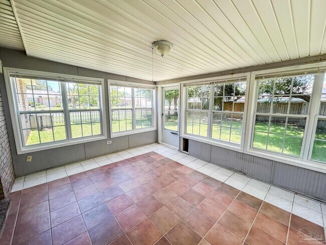 Building Photo - 1415 Tender Oaks Ln