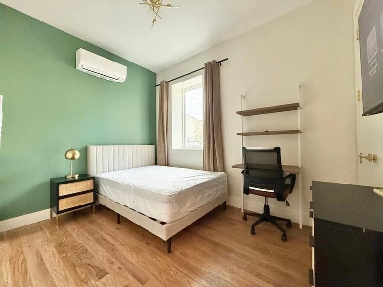 Building Photo - Nice room in a good neighborhood
