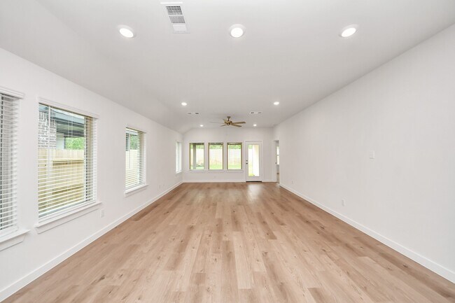 Building Photo - 31815 Autumn Spur Ln