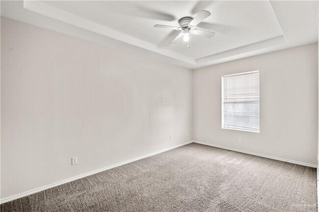 Building Photo - 20 Thunderbird Ave