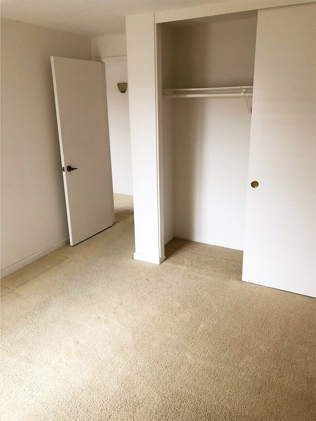 Building Photo - Beautiful Bonita Home, 4 Bedrooms, 2.5 Baths, 3 Car Garage, Pool!