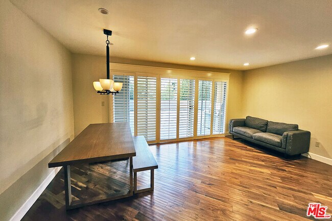 Building Photo - 382 E California Blvd