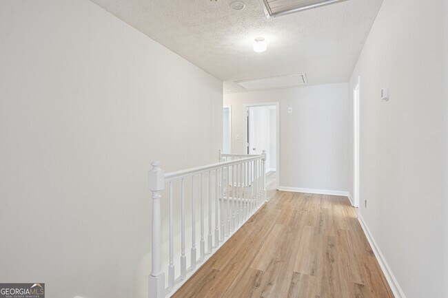 Building Photo - 5206 Clearwater Dr SW