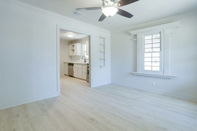 Building Photo - 221 Porter Dr