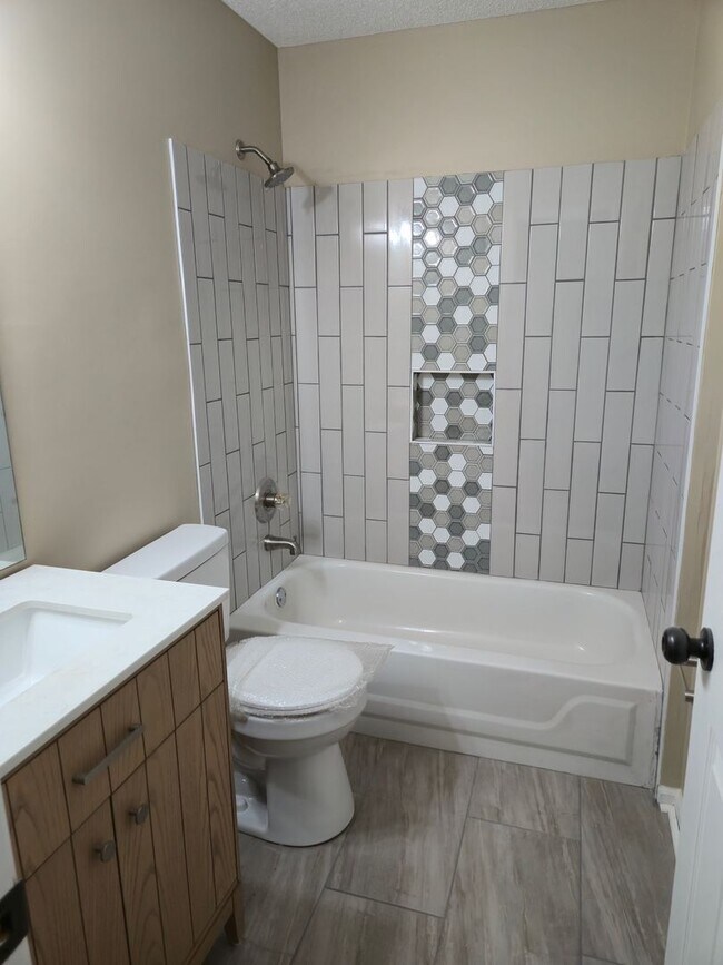 Building Photo - Now Available – Beautifully Renovated 2 Bed, 2 Bath Townhome!