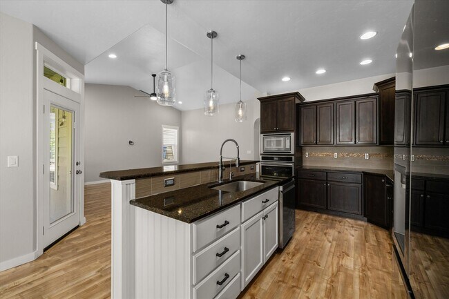 Building Photo - Charming 4?BR | 3?BA Home in Avimor