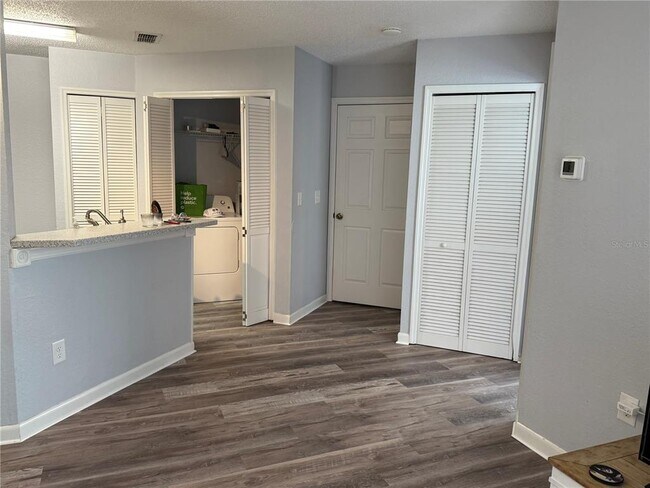 Building Photo - 3705 SW 27th St