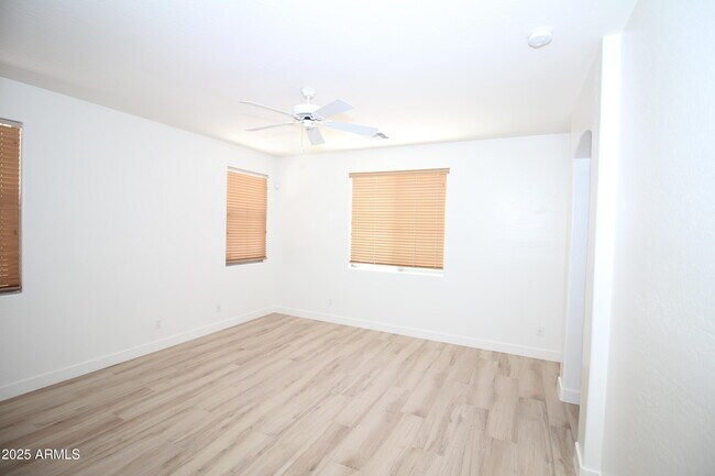 Building Photo - 9053 W Villa Maria Dr