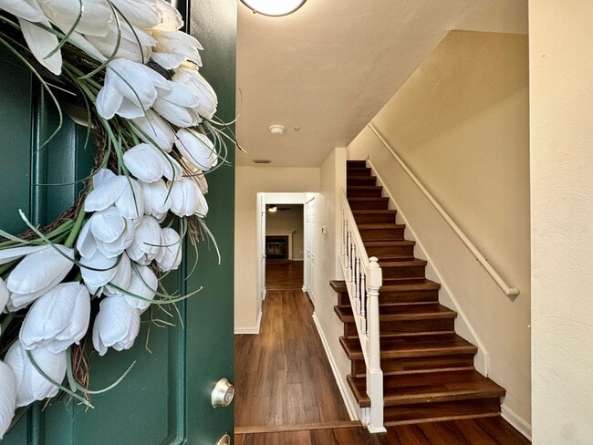 Building Photo - Glenleigh 1st-time Rental! Pet-Friendly, End-Unit Townhome, Cul-De-Sac with HUGE fenced backyard!