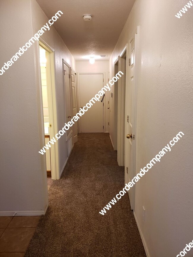 Building Photo - Nice 3 Bedroom, 2 Bathroom, 2 Car Garage a...