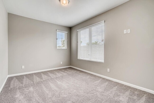 Building Photo - Beautiful Townhome for Rent