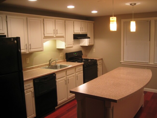 Building Photo - 265 Stackpole St